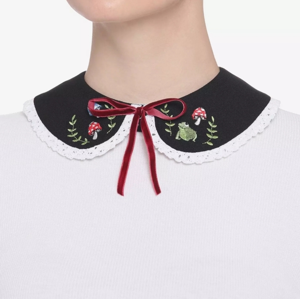 Hot Topic- Embroidered Black Lace Collar